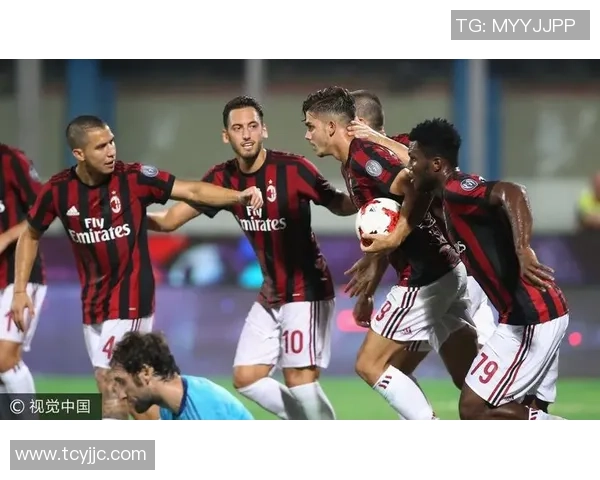 西甲激战AC米兰狂胜曼联六比二乌龙球瞬间点燃全场激情